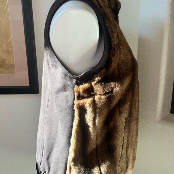 St. John faux fur vest size L large in brown GUC - Picture 7 of 12